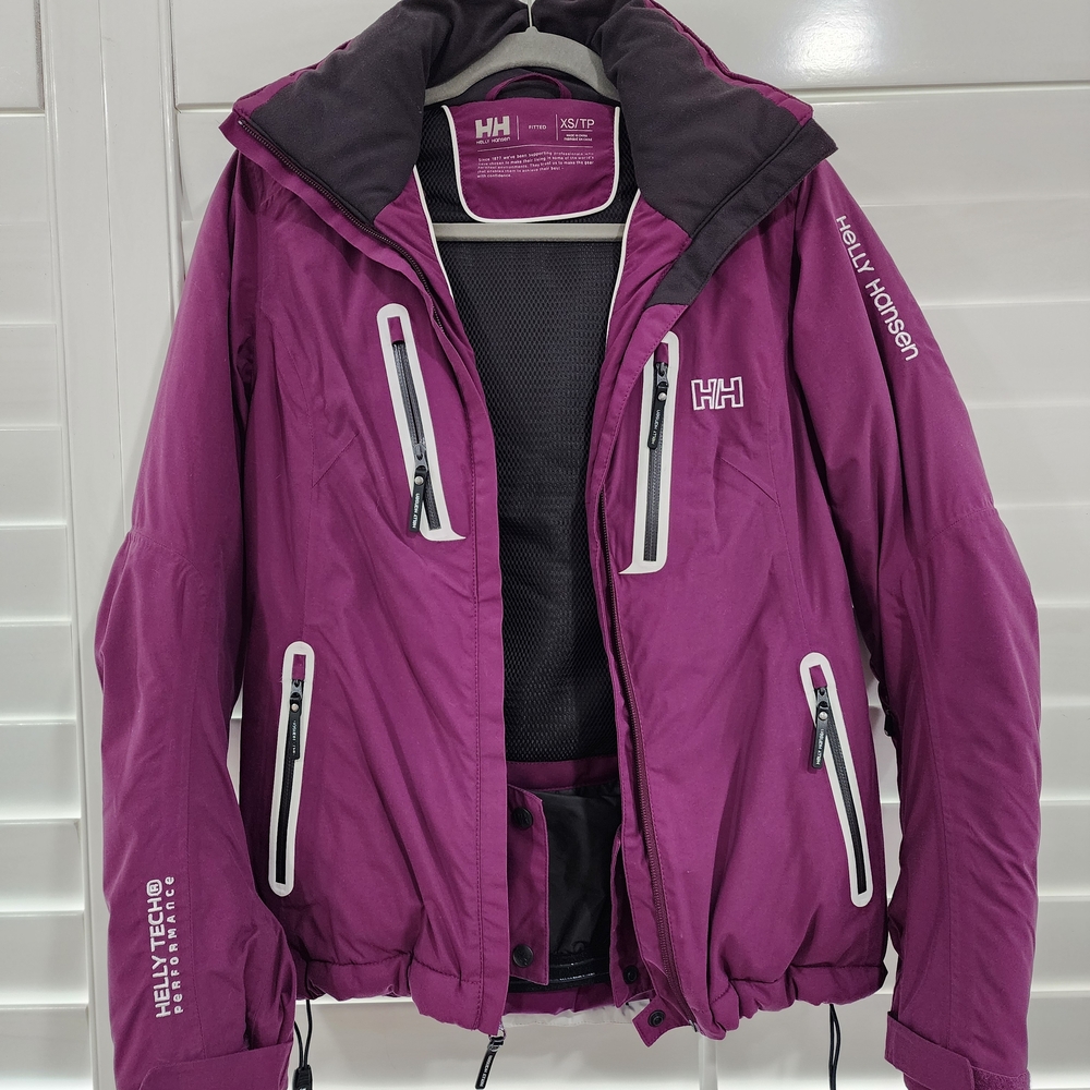 Helly Hansen Women's Ski Jacket in Rich Purple